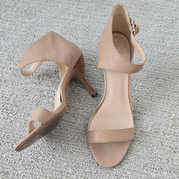 Nine West Tan Strappy Quendall Sandal - Picture 1 of 7
